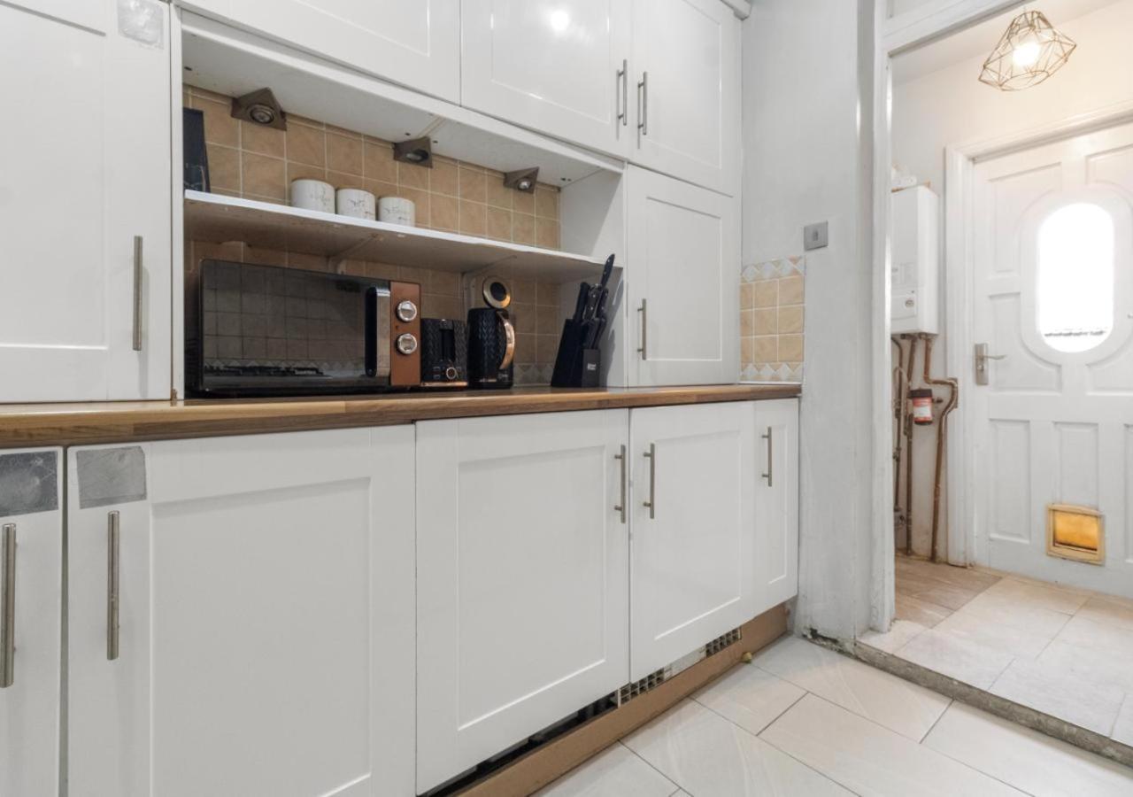 Spacious 4bdr With Modern Comforts In Downshill *